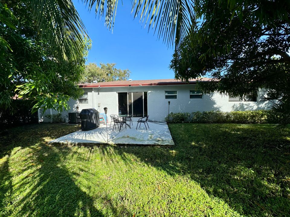 Active With Contract: $2,900 (3 beds, 2 baths, 1014 Square Feet)