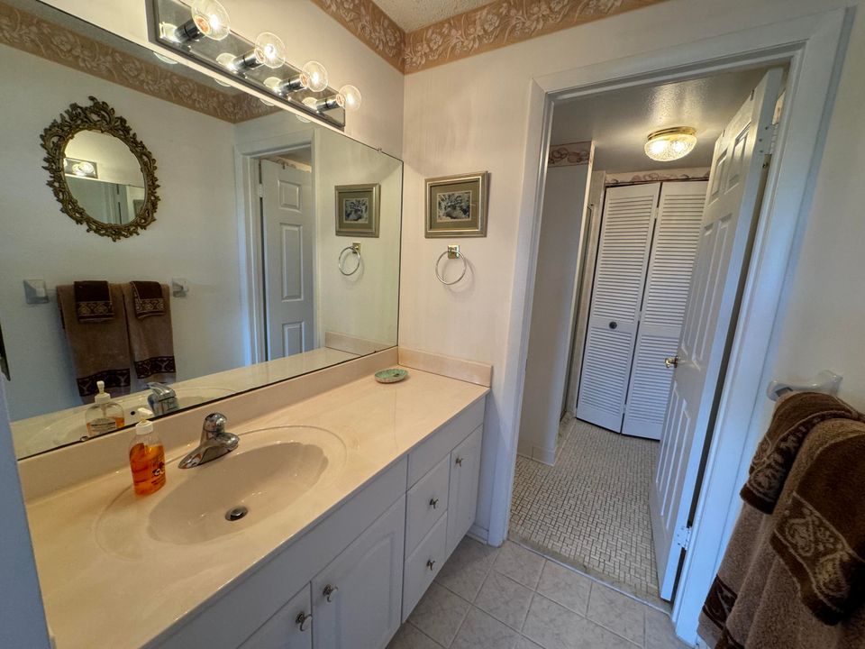 For Sale: $385,000 (2 beds, 2 baths, 1053 Square Feet)