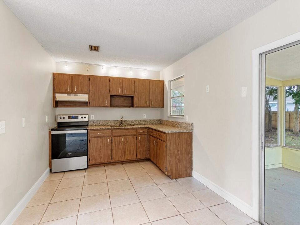 For Sale: $279,900 (3 beds, 2 baths, 1242 Square Feet)