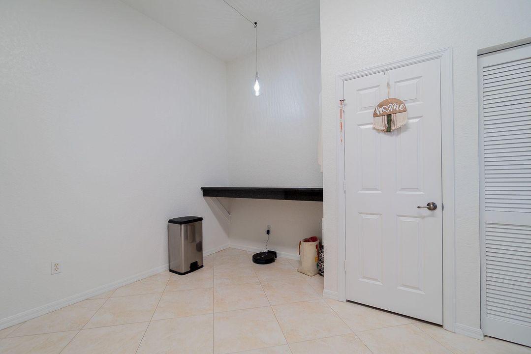 For Sale: $500,000 (3 beds, 2 baths, 1386 Square Feet)