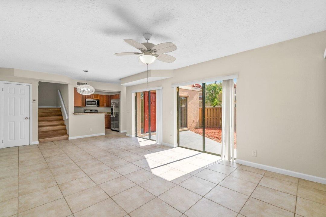 Active With Contract: $2,800 (3 beds, 3 baths, 1364 Square Feet)
