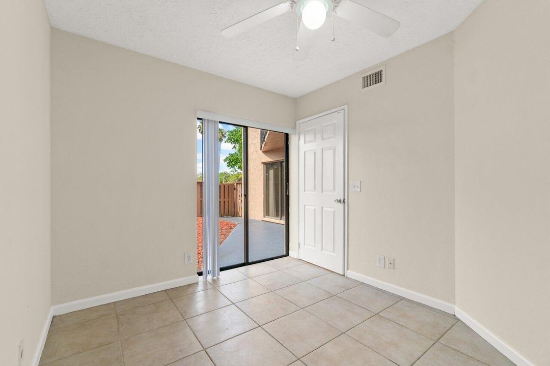 Active With Contract: $2,800 (3 beds, 3 baths, 1364 Square Feet)