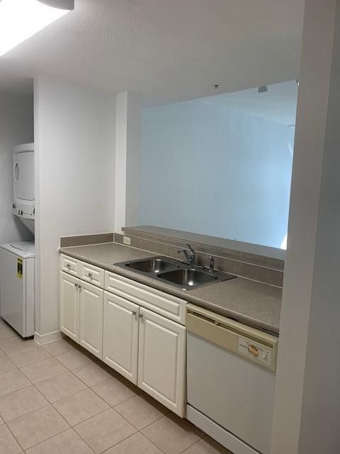 For Rent: $2,200 (1 beds, 1 baths, 719 Square Feet)