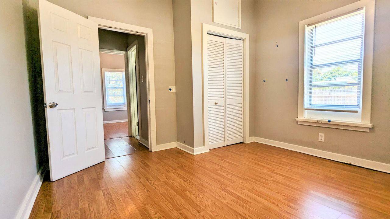 For Sale: $339,900 (2 beds, 1 baths, 672 Square Feet)