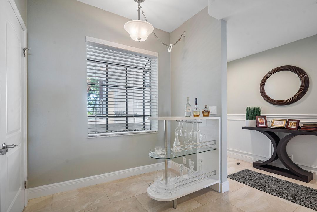 For Sale: $799,000 (2 beds, 2 baths, 1283 Square Feet)