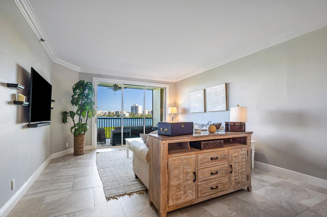 For Sale: $799,000 (2 beds, 2 baths, 1283 Square Feet)