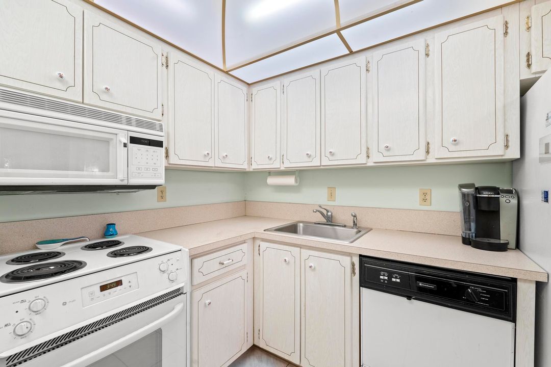 For Sale: $160,000 (2 beds, 2 baths, 930 Square Feet)