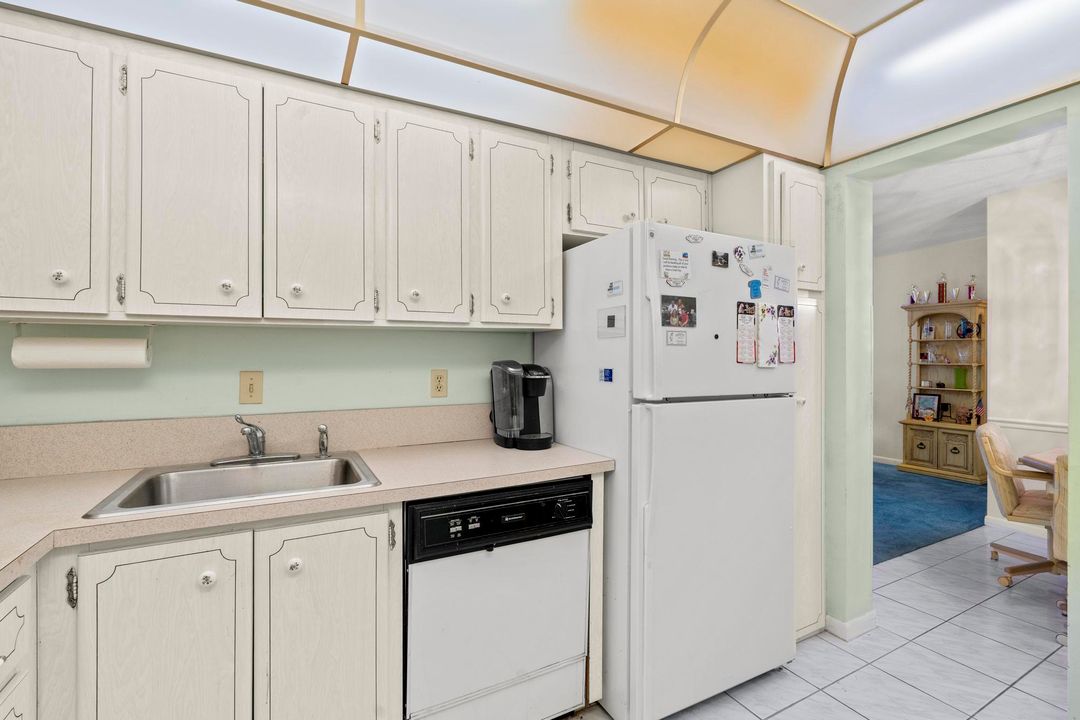 For Sale: $160,000 (2 beds, 2 baths, 930 Square Feet)