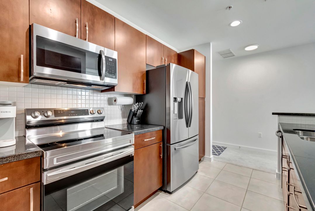 For Sale: $649,999 (2 beds, 2 baths, 1083 Square Feet)