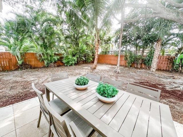 En Venta: $899,000 (3 camas, 2 baños, 2141 Pies cuadrados)