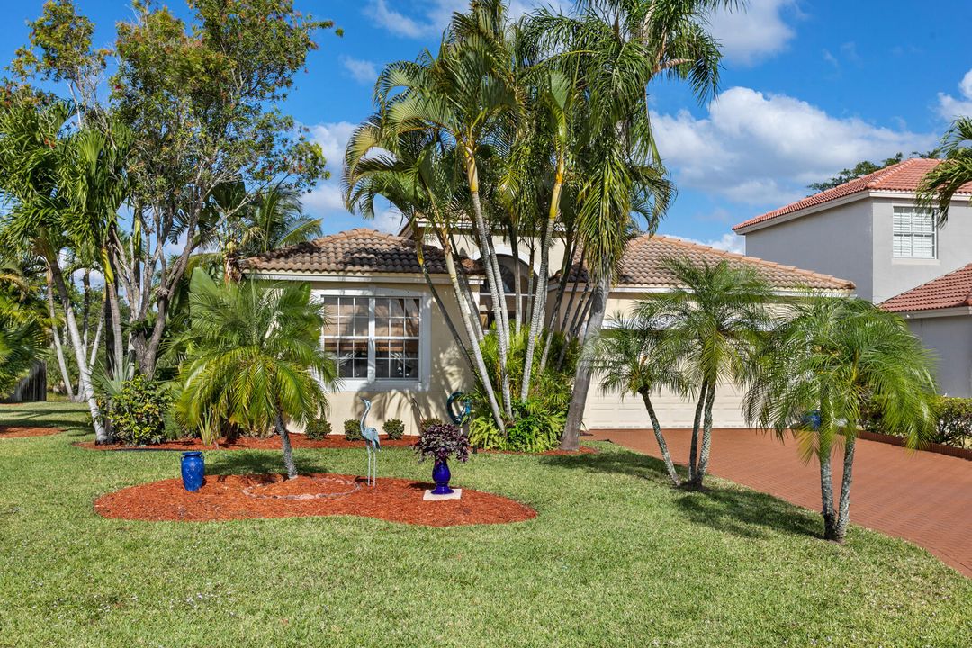 For Sale: $650,000 (3 beds, 2 baths, 1860 Square Feet)