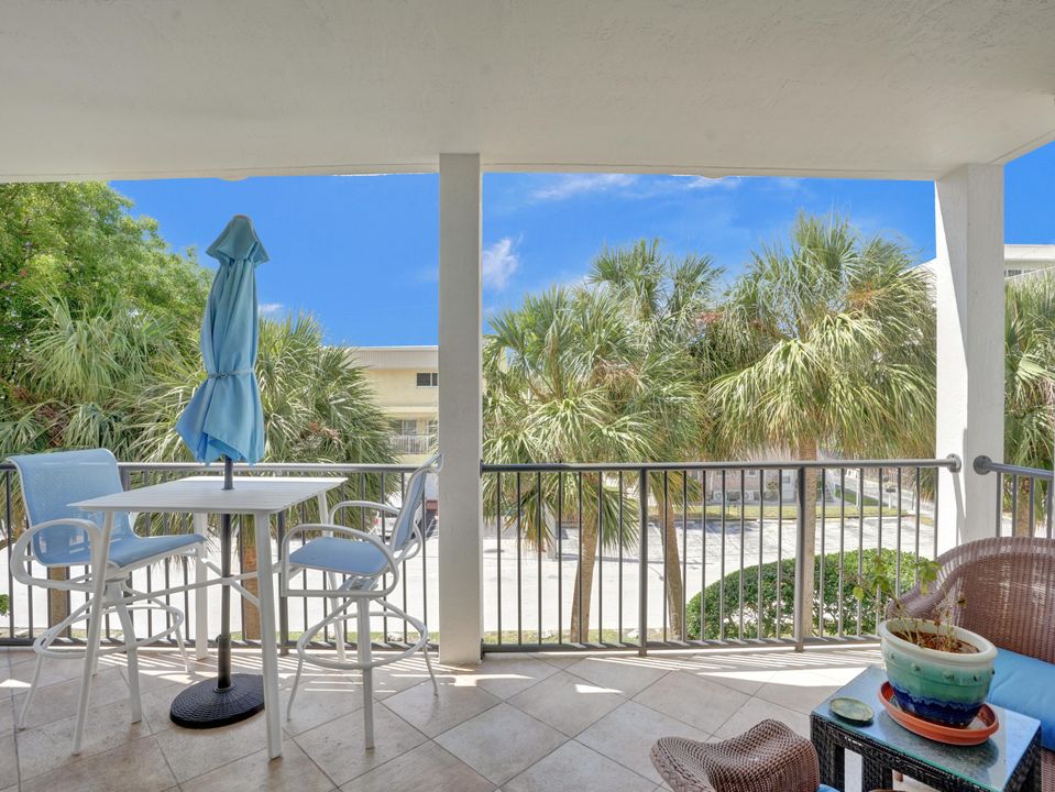 Active With Contract: $4,500 (2 beds, 2 baths, 1610 Square Feet)