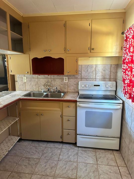 Active With Contract: $150,000 (2 beds, 1 baths, 624 Square Feet)