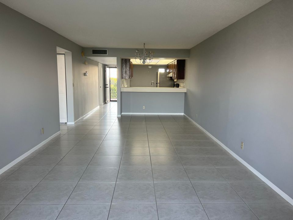 For Rent: $2,400 (2 beds, 2 baths, 1130 Square Feet)