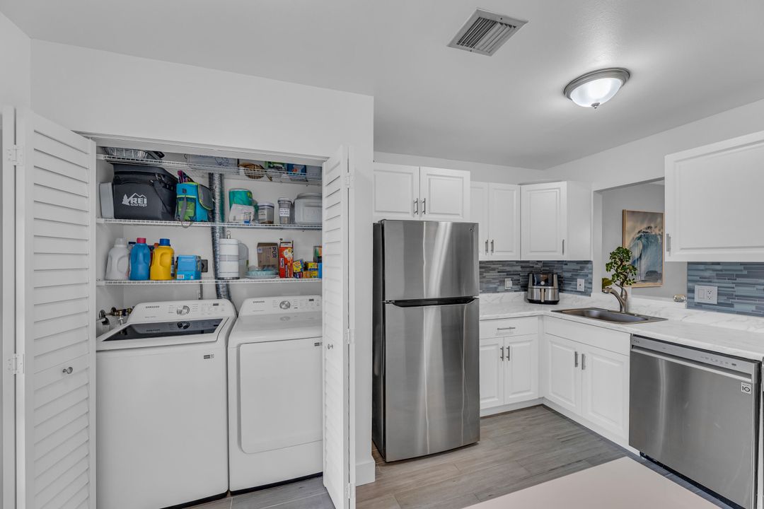 Active With Contract: $295,000 (2 beds, 2 baths, 1148 Square Feet)