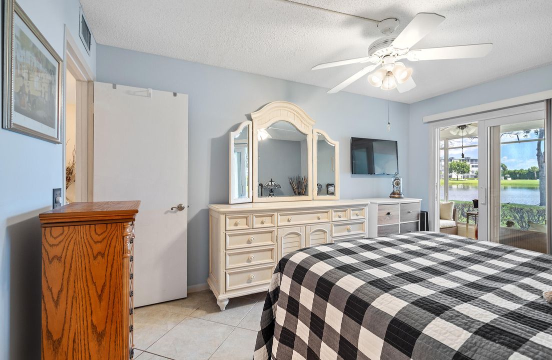 For Sale: $189,999 (2 beds, 2 baths, 896 Square Feet)