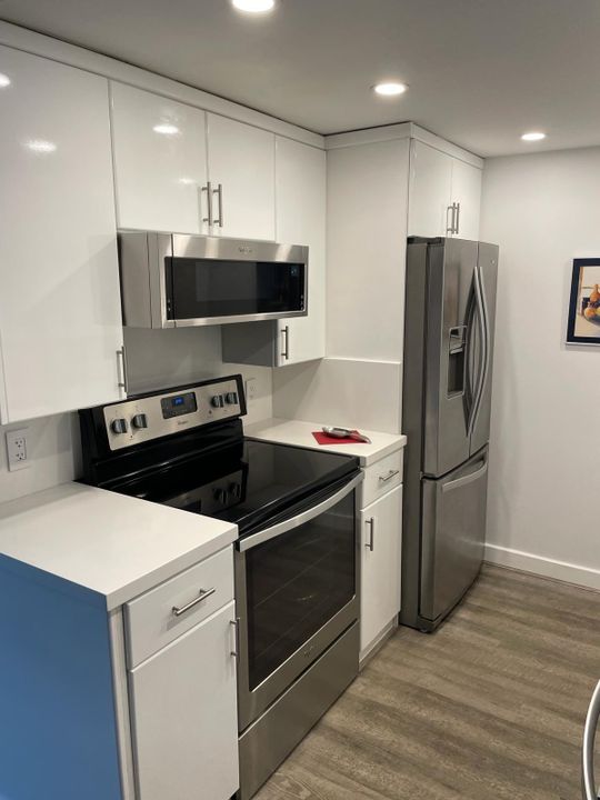 For Rent: $3,150 (1 beds, 1 baths, 738 Square Feet)