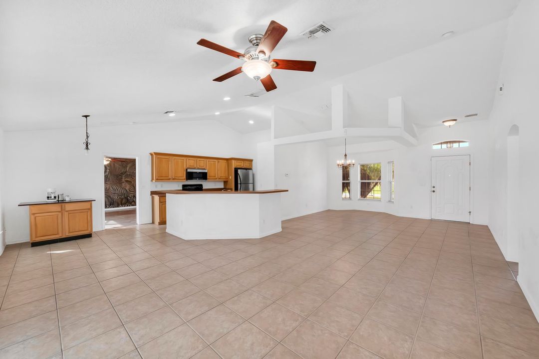 Active With Contract: $2,950 (3 beds, 2 baths, 1672 Square Feet)