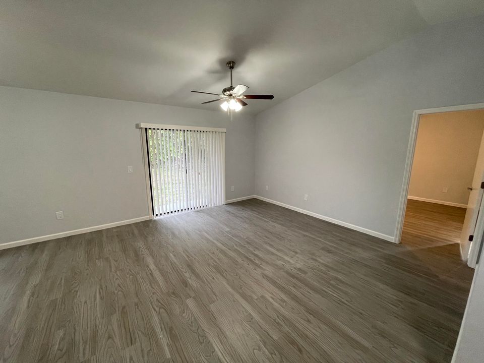 Active With Contract: $3,600 (3 beds, 2 baths, 1372 Square Feet)