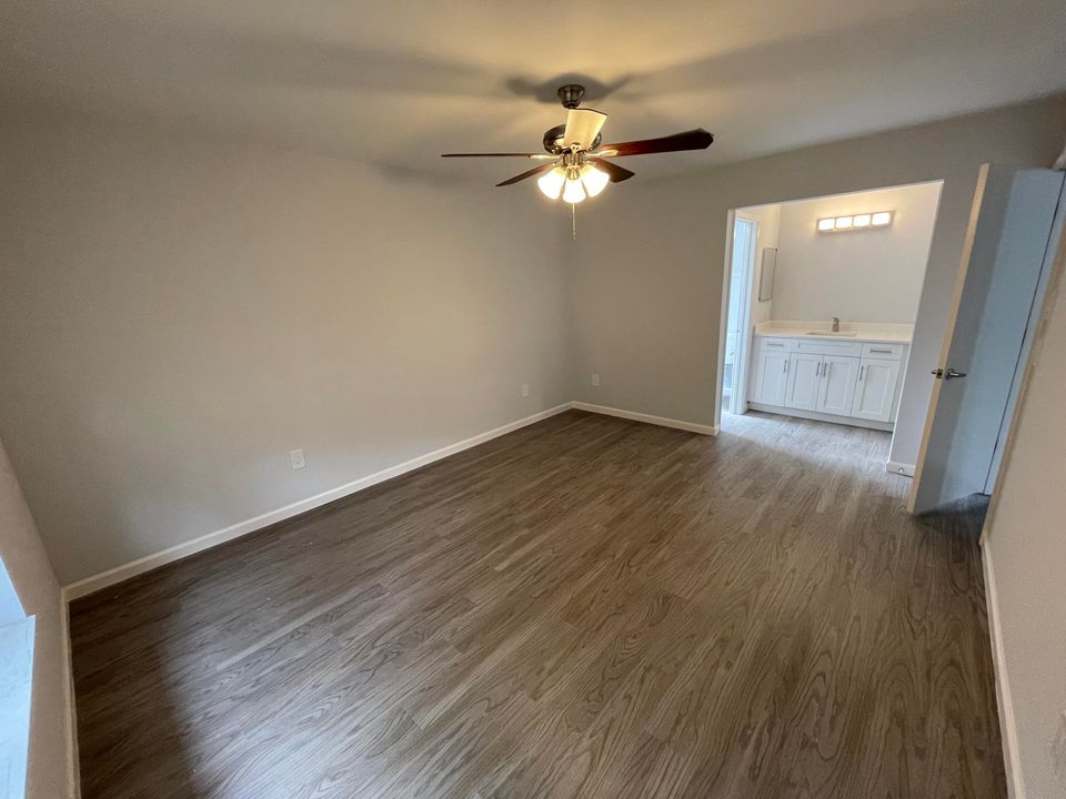 Active With Contract: $3,600 (3 beds, 2 baths, 1372 Square Feet)
