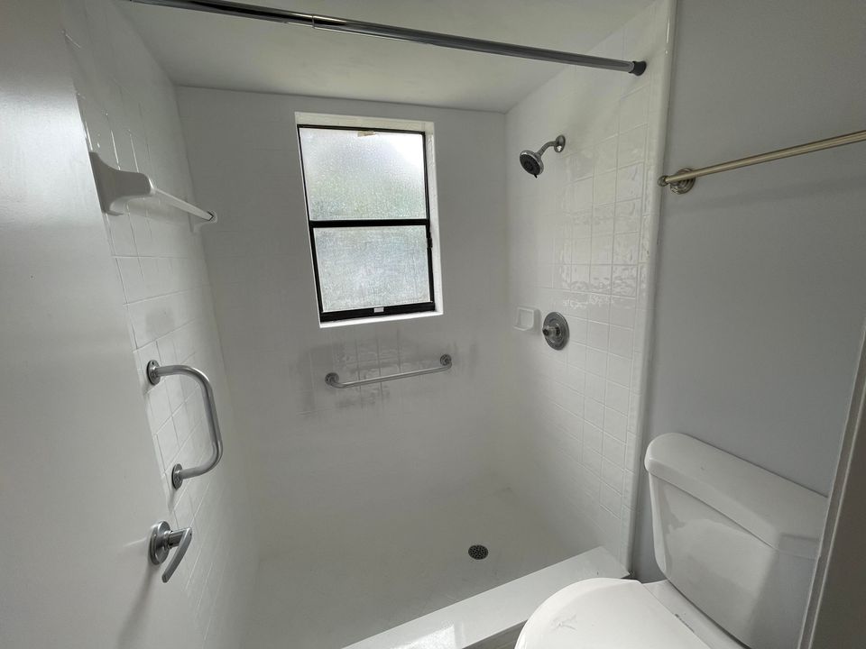 合同活跃: $3,600 (3 贝兹, 2 浴室, 1372 平方英尺)