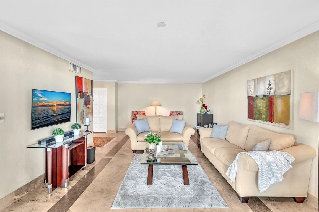 Active With Contract: $2,600 (2 beds, 2 baths, 1415 Square Feet)