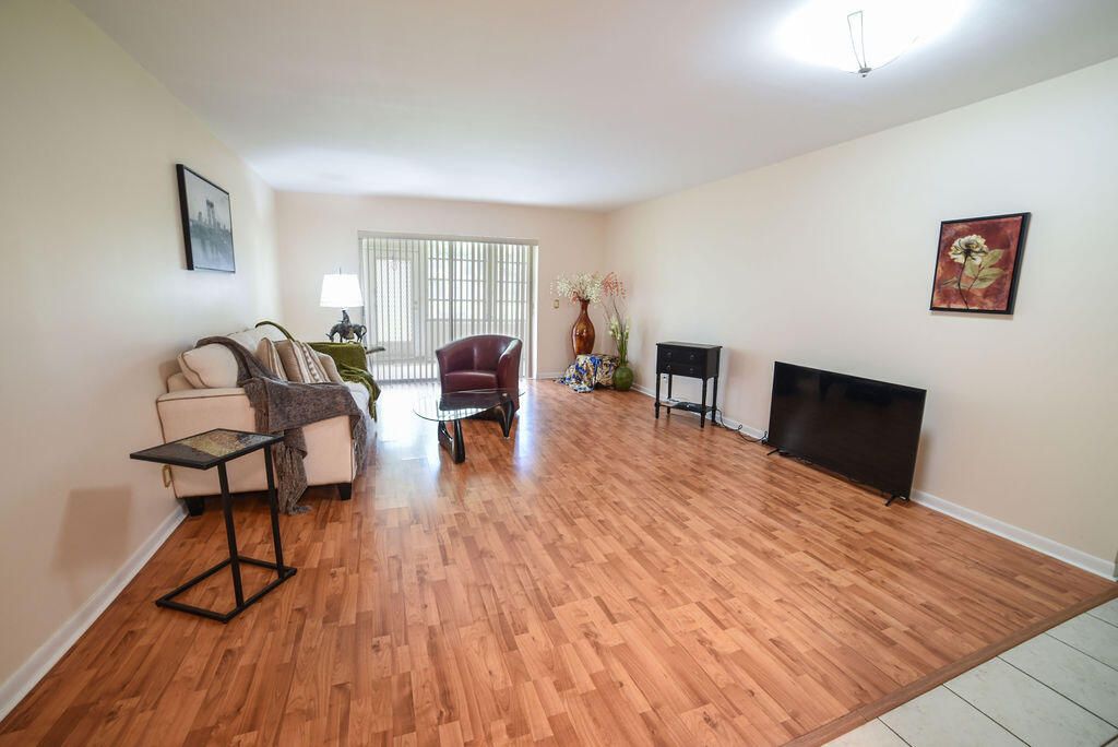 Active With Contract: $1,700 (1 beds, 2 baths, 912 Square Feet)