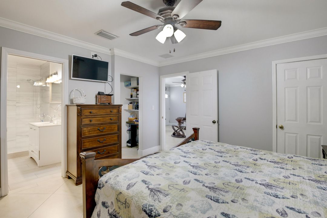 For Sale: $700,000 (2 beds, 2 baths, 885 Square Feet)