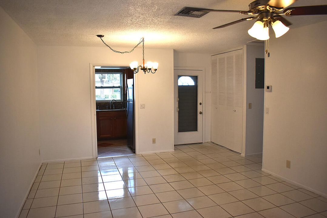 For Sale: $119,900 (1 beds, 1 baths, 662 Square Feet)