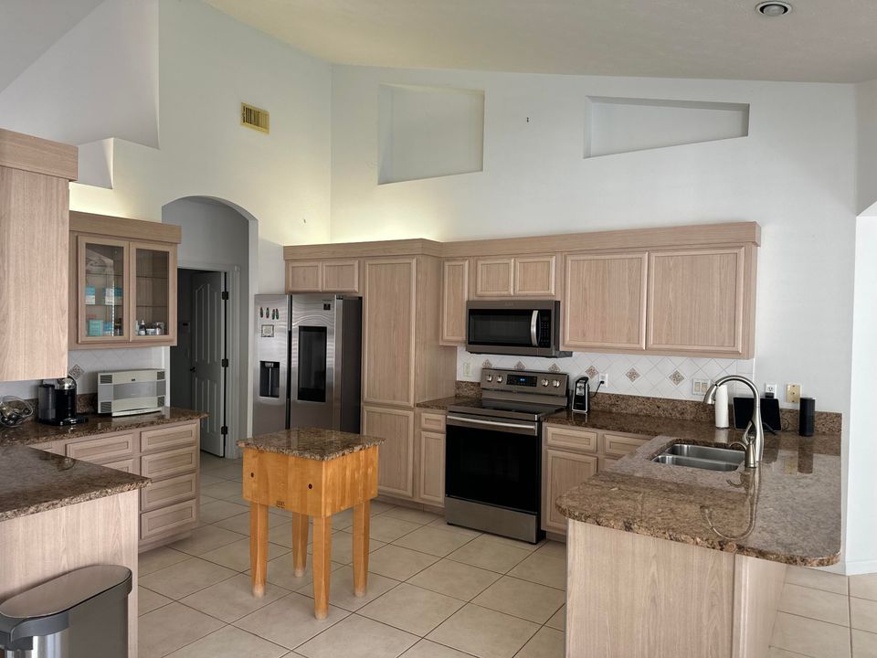 For Sale: $549,900 (3 beds, 2 baths, 2253 Square Feet)