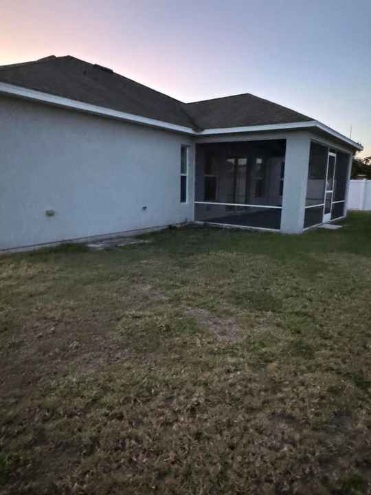 For Rent: $2,850 (4 beds, 2 baths, 2078 Square Feet)