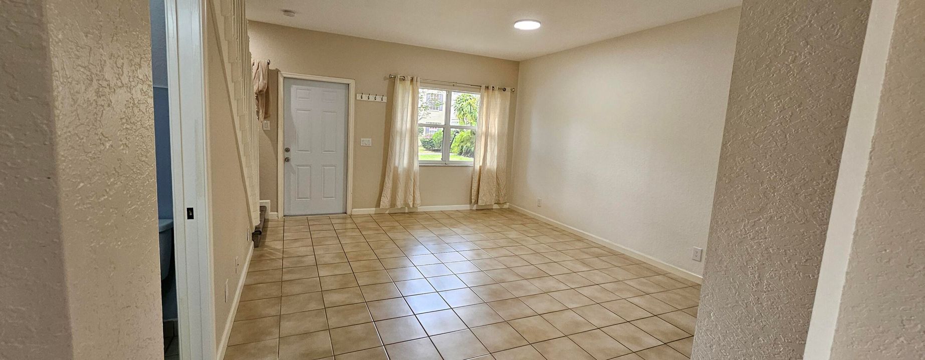 For Rent: $2,850 (2 beds, 2 baths, 1062 Square Feet)