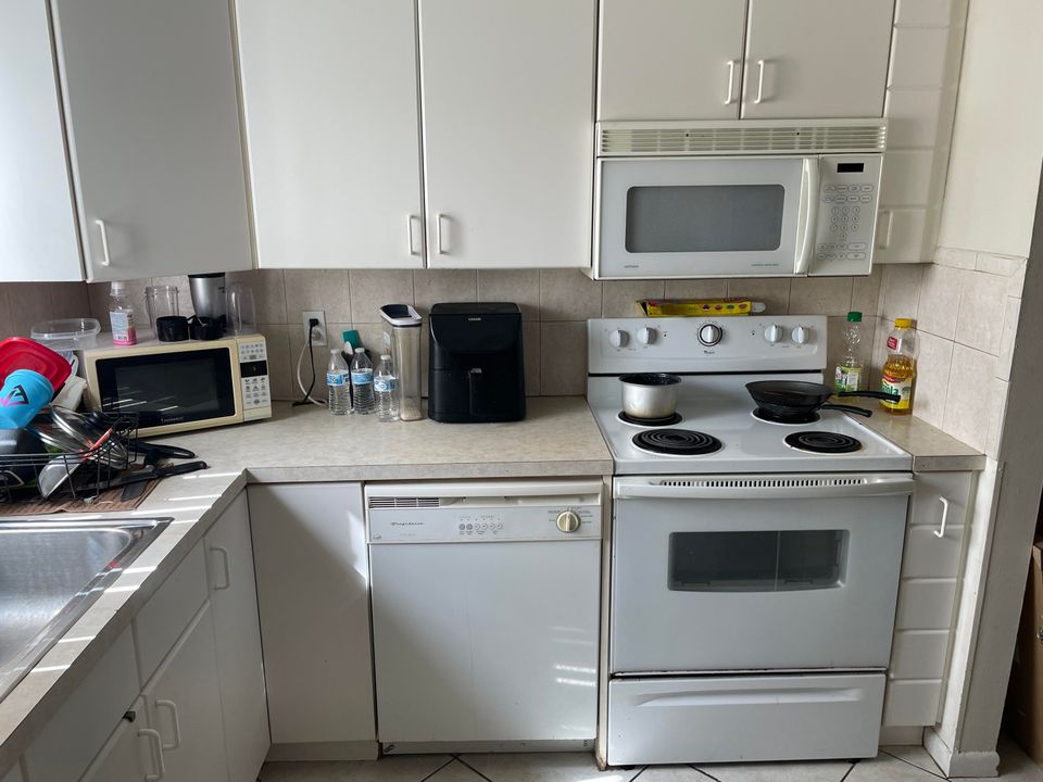 For Rent: $1,450 (1 beds, 1 baths, 790 Square Feet)