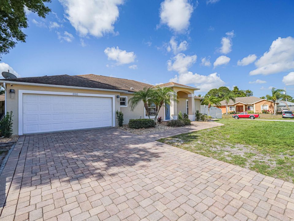 For Sale: $489,900 (4 beds, 2 baths, 1900 Square Feet)