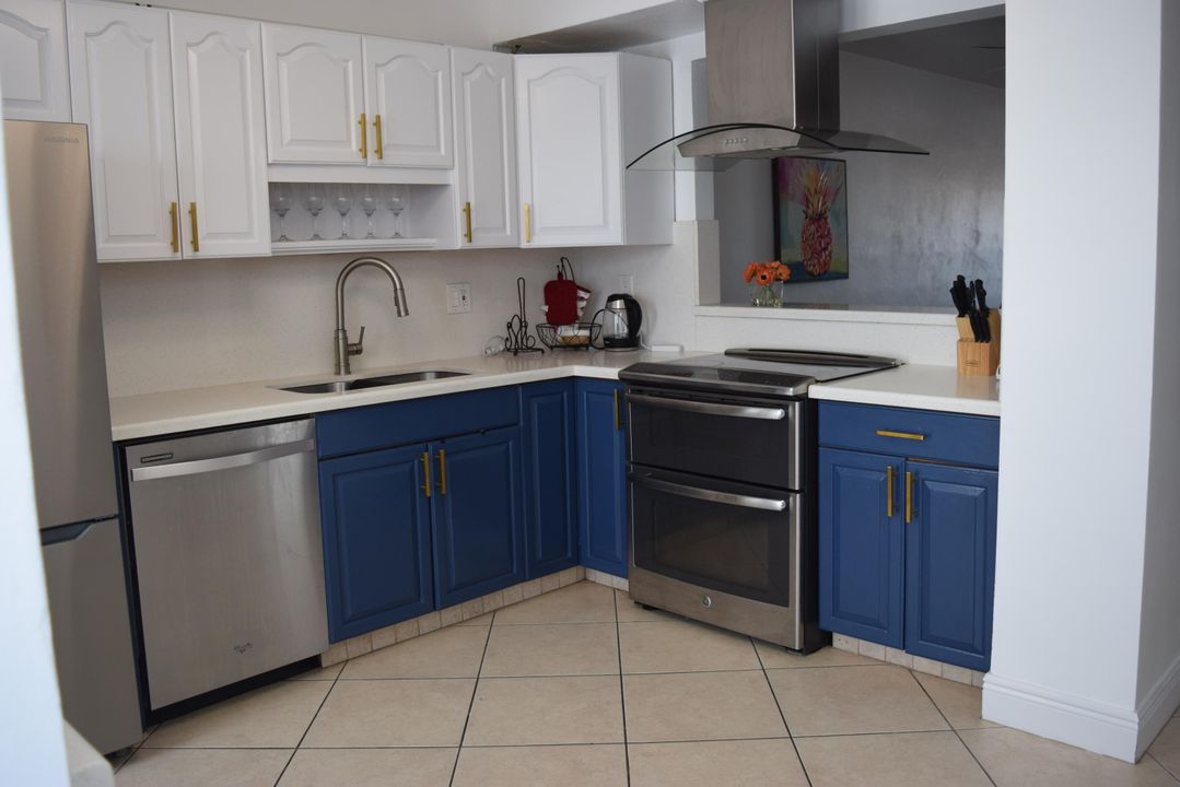 For Rent: $3,600 (2 beds, 2 baths, 1070 Square Feet)