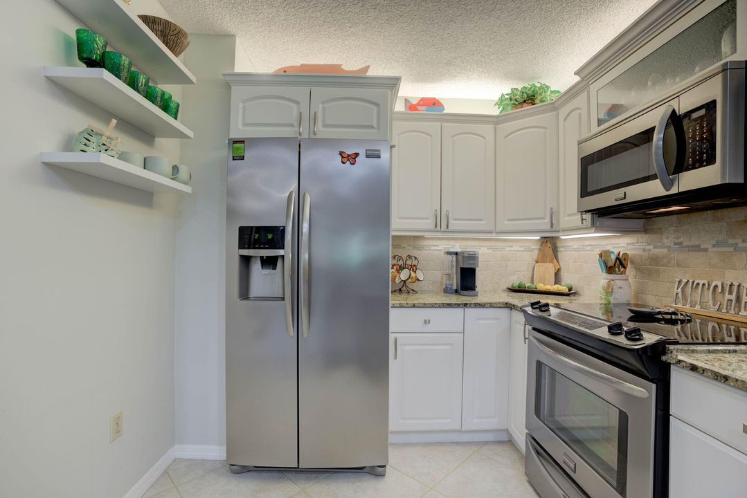 For Sale: $345,000 (2 beds, 2 baths, 1354 Square Feet)