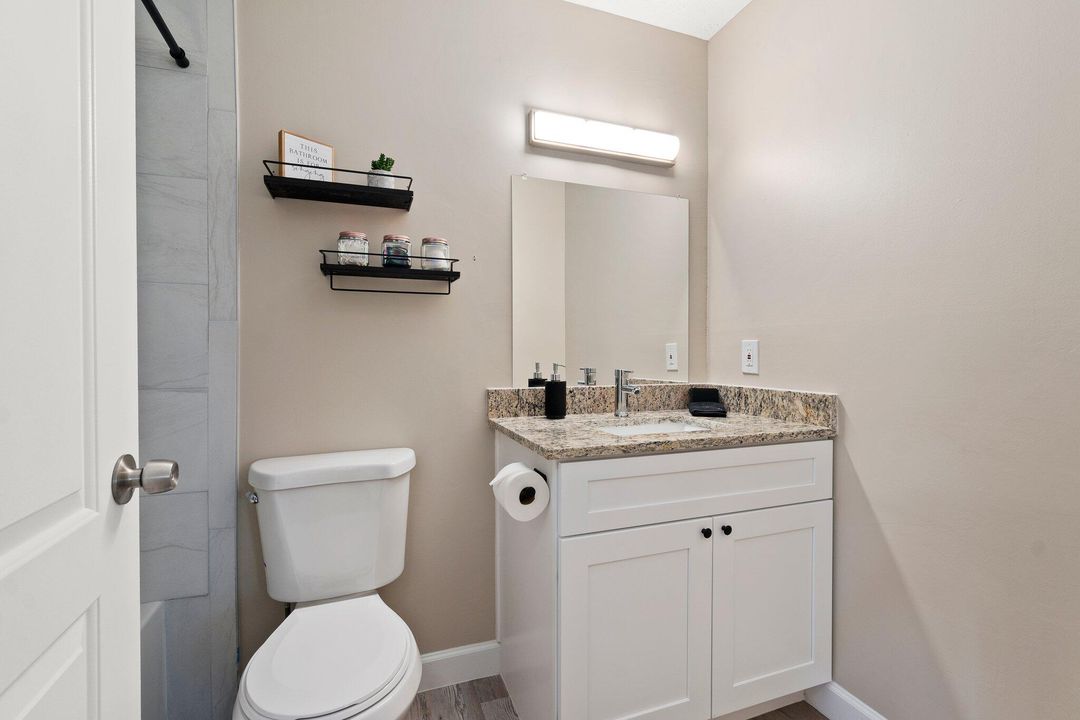 Active With Contract: $2,200 (2 beds, 2 baths, 925 Square Feet)