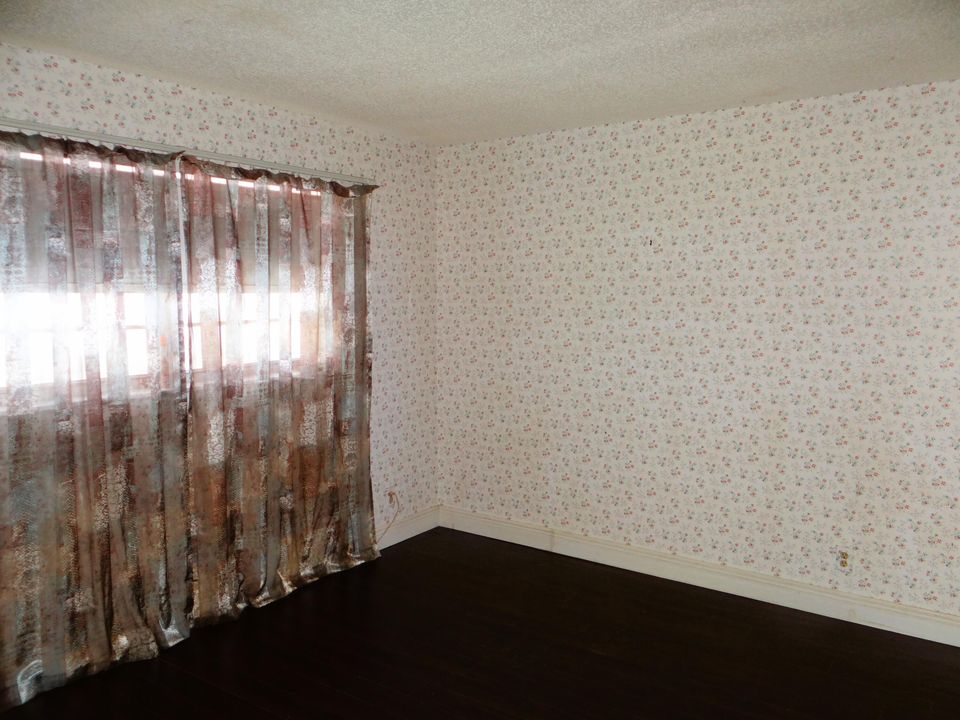 For Sale: $143,000 (2 beds, 1 baths, 729 Square Feet)