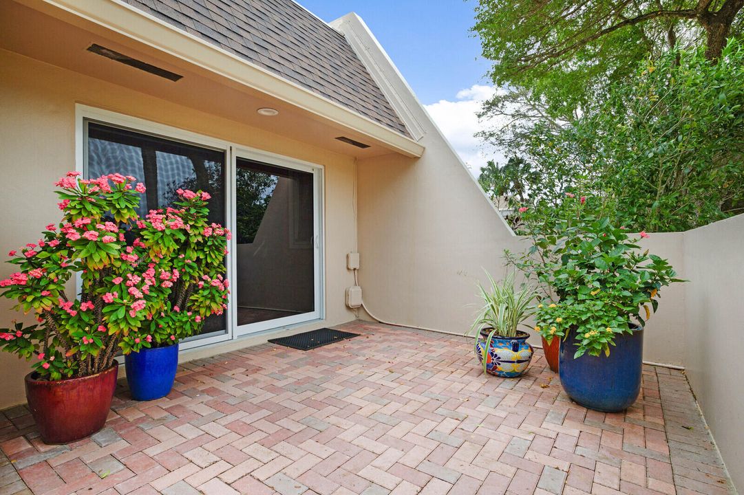 For Sale: $660,000 (3 beds, 2 baths, 1925 Square Feet)