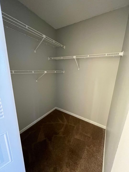 Active With Contract: $1,575 (1 beds, 1 baths, 728 Square Feet)