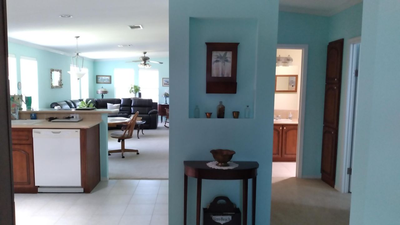For Sale: $269,900 (2 beds, 2 baths, 1605 Square Feet)