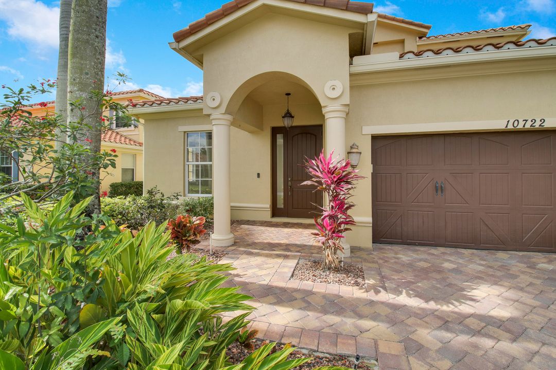 Active With Contract: $4,400 (5 beds, 3 baths, 3039 Square Feet)