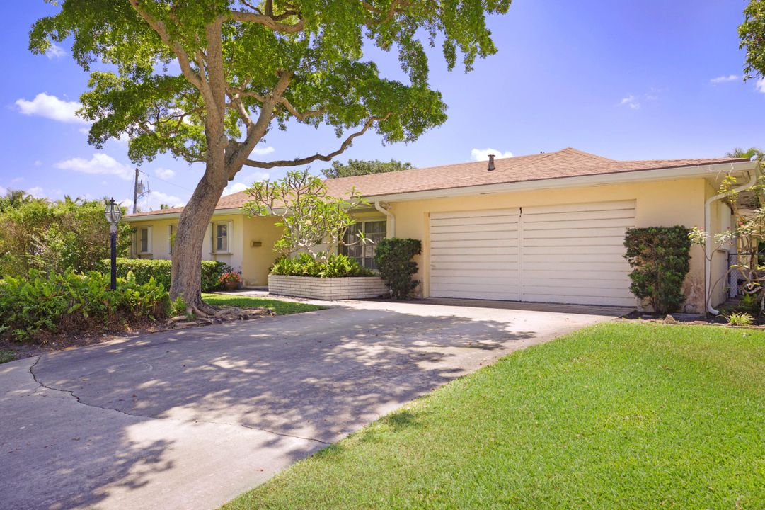 For Sale: $1,795,000 (4 beds, 3 baths, 2676 Square Feet)