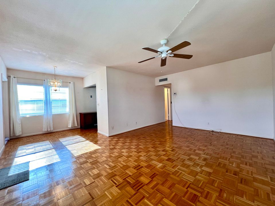 For Sale: $130,000 (2 beds, 1 baths, 798 Square Feet)