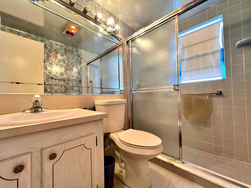 For Sale: $130,000 (2 beds, 1 baths, 798 Square Feet)