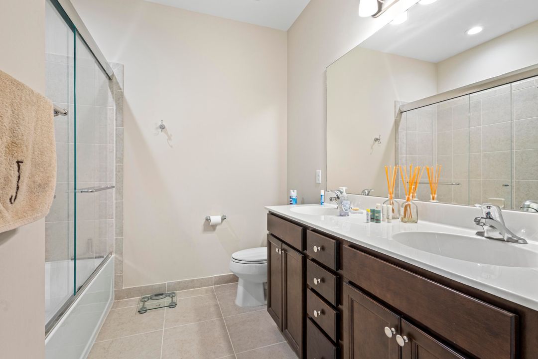 For Sale: $549,900 (3 beds, 2 baths, 1652 Square Feet)