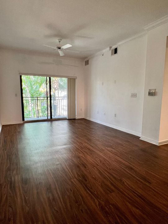 For Rent: $2,200 (1 beds, 1 baths, 685 Square Feet)