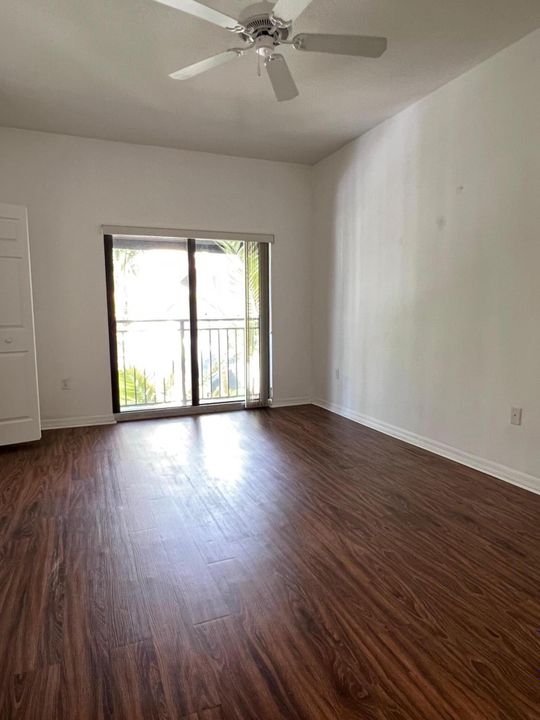 For Rent: $2,200 (1 beds, 1 baths, 685 Square Feet)