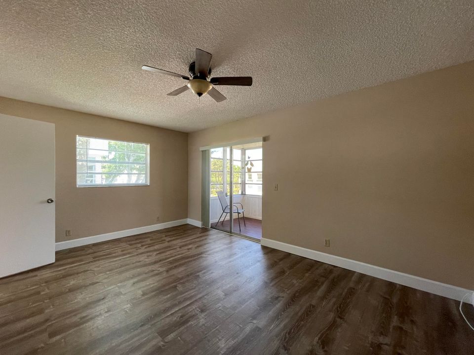 For Rent: $1,650 (1 beds, 1 baths, 760 Square Feet)