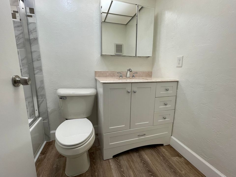 For Rent: $1,650 (1 beds, 1 baths, 760 Square Feet)